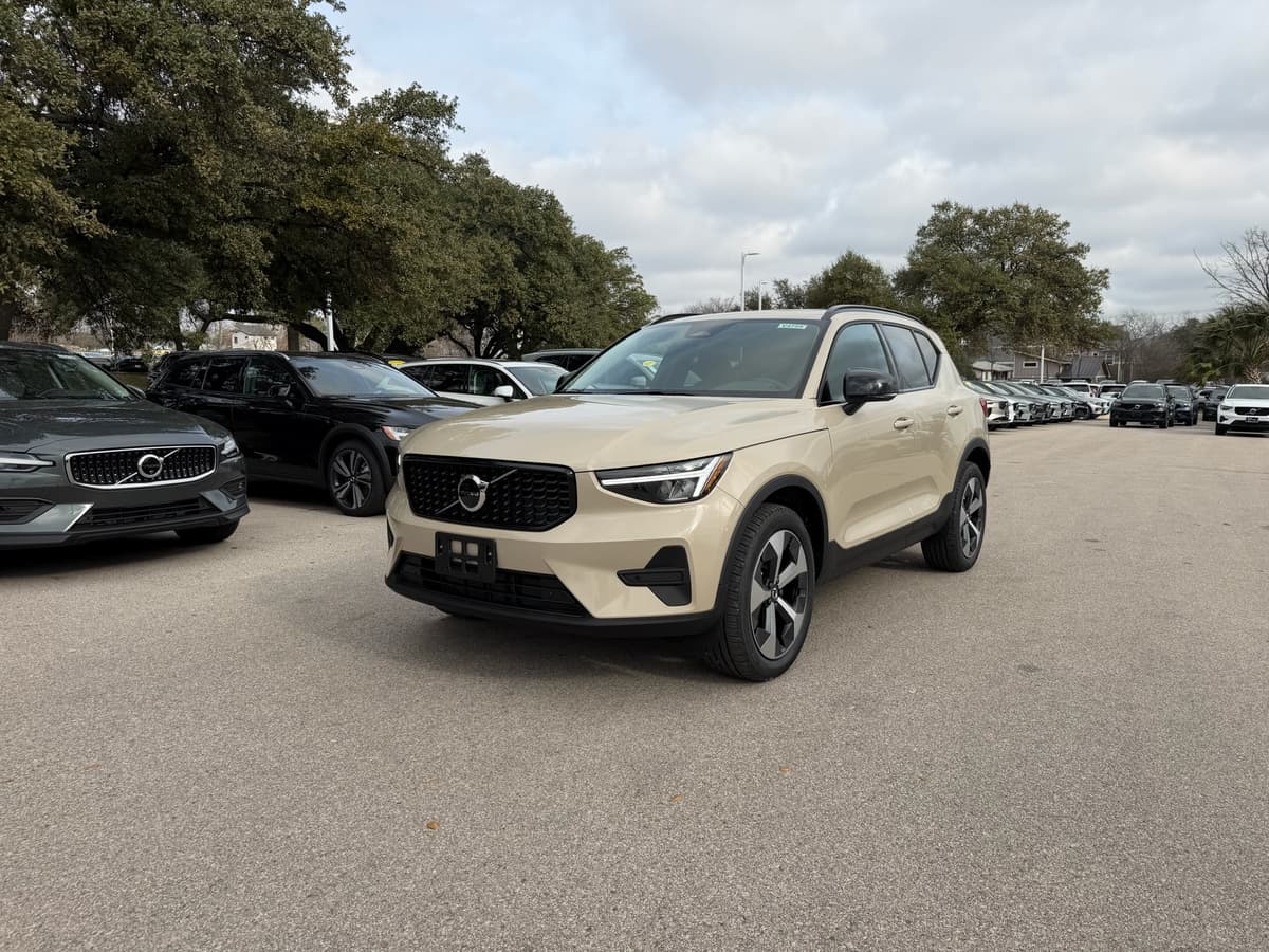 2026 Volvo XC40 - Image 2