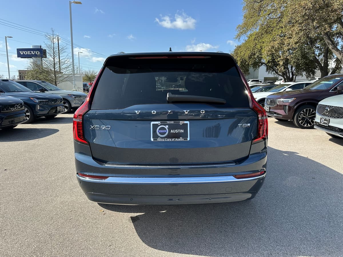 2025 Volvo XC90 plug-in hybrid - Image 5