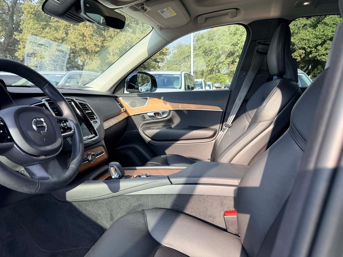 2023 Volvo XC90 Recharge Plug-In Hybrid - Image 11