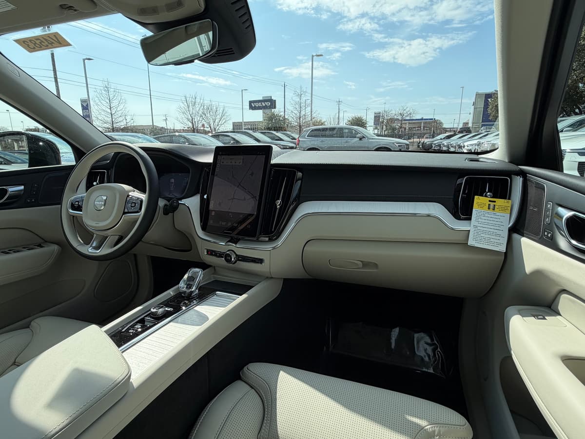 2026 Volvo XC60 plug-in hybrid - Image 10