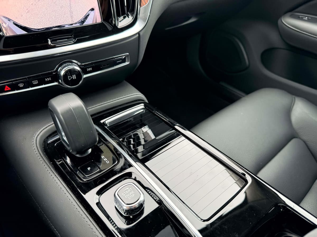 2025 Volvo S60 Plug-In Hybrid - Image 16