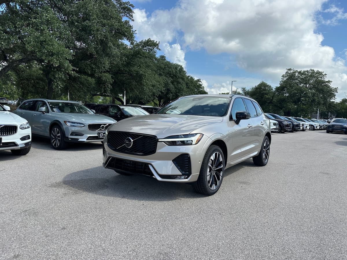 2026 Volvo XC60 - Image 2