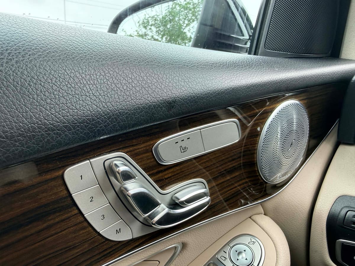 2019 Mercedes-Benz GLC 300 - Image 16