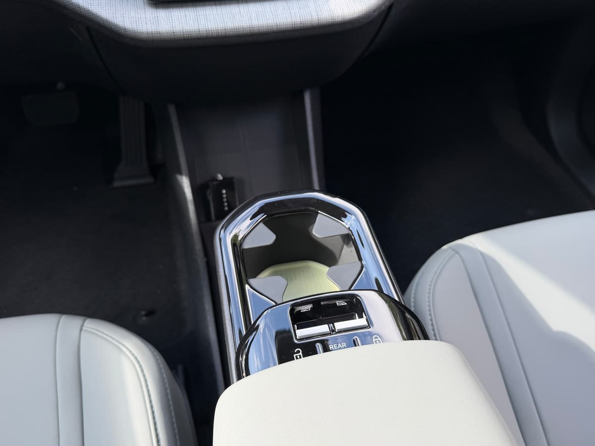 2026 Volvo EX30 - Image 13