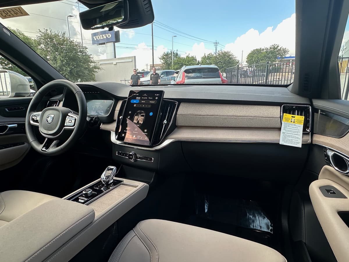 2026 Volvo XC90 - Image 10