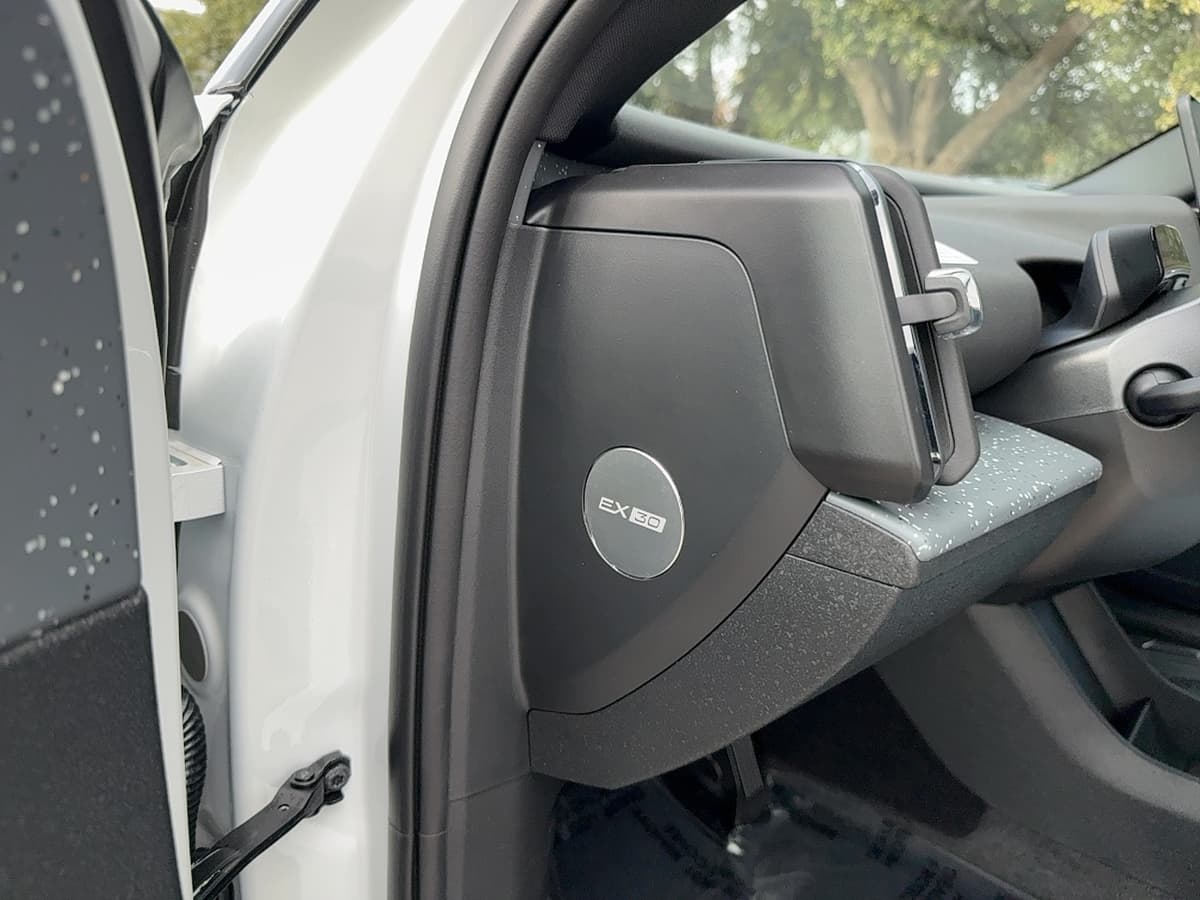 2026 Volvo EX30 - Image 12