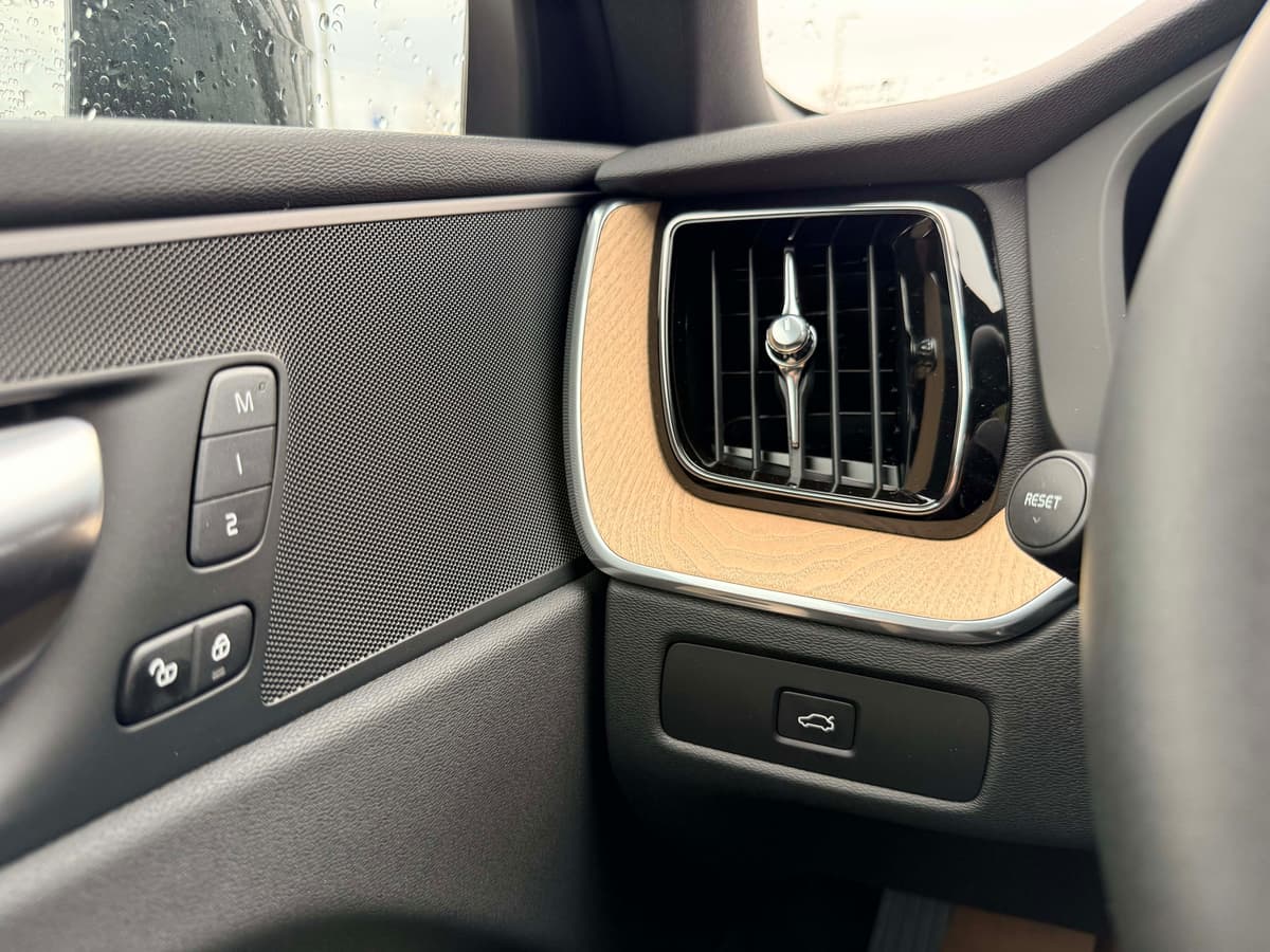 2026 Volvo XC60 - Image 18