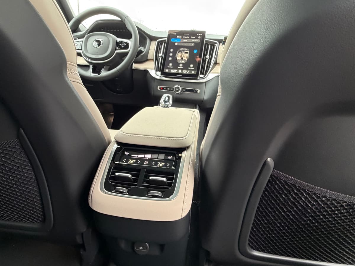 2026 Volvo XC90 - Image 12