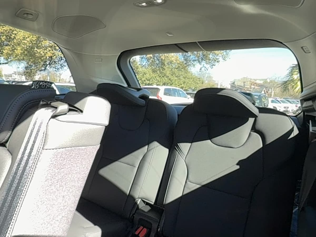2026 Volvo XC90 - Image 16
