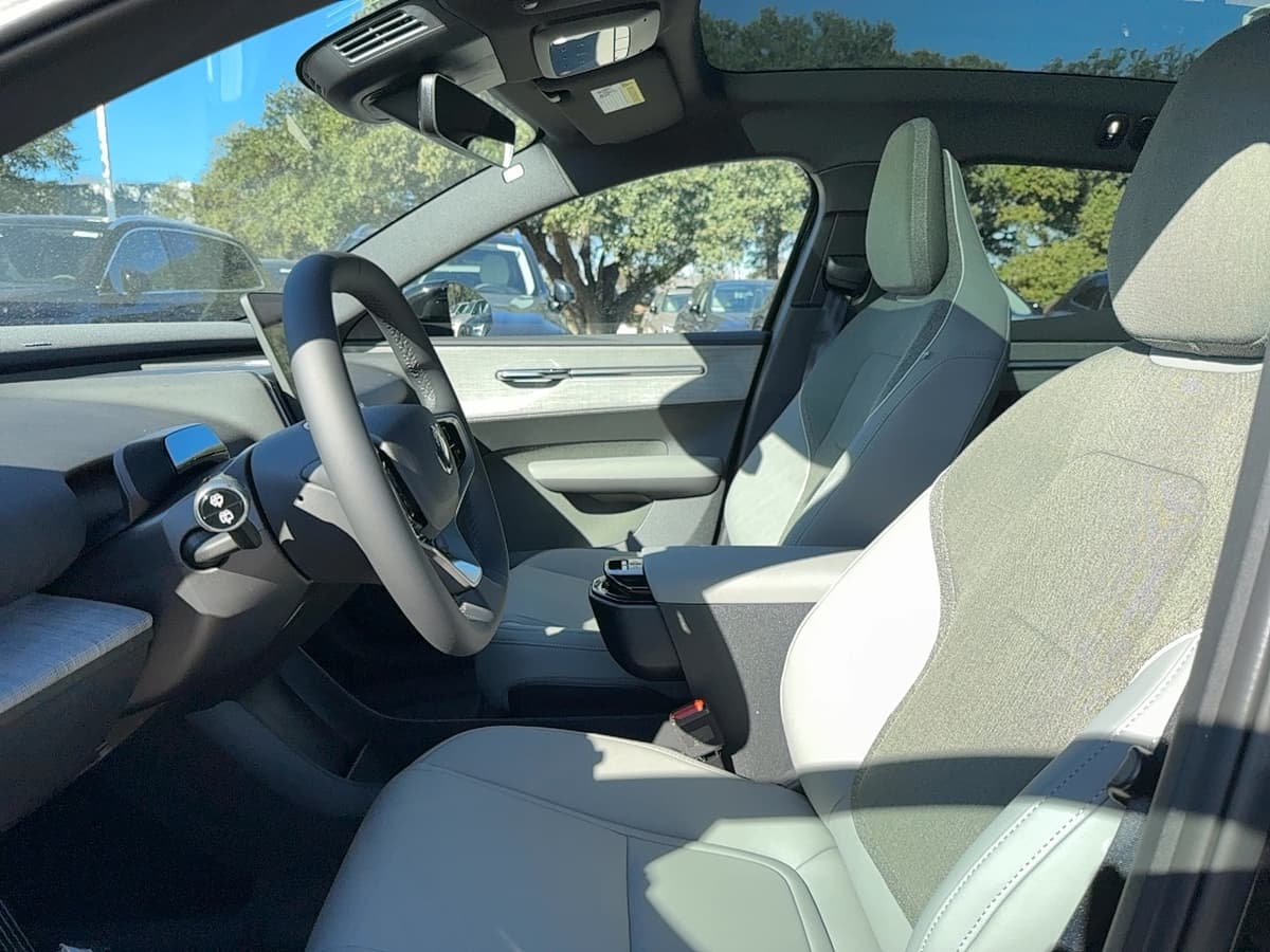 2026 Volvo EX30 - Image 12