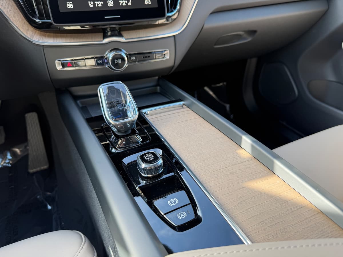 2026 Volvo XC60 - Image 13