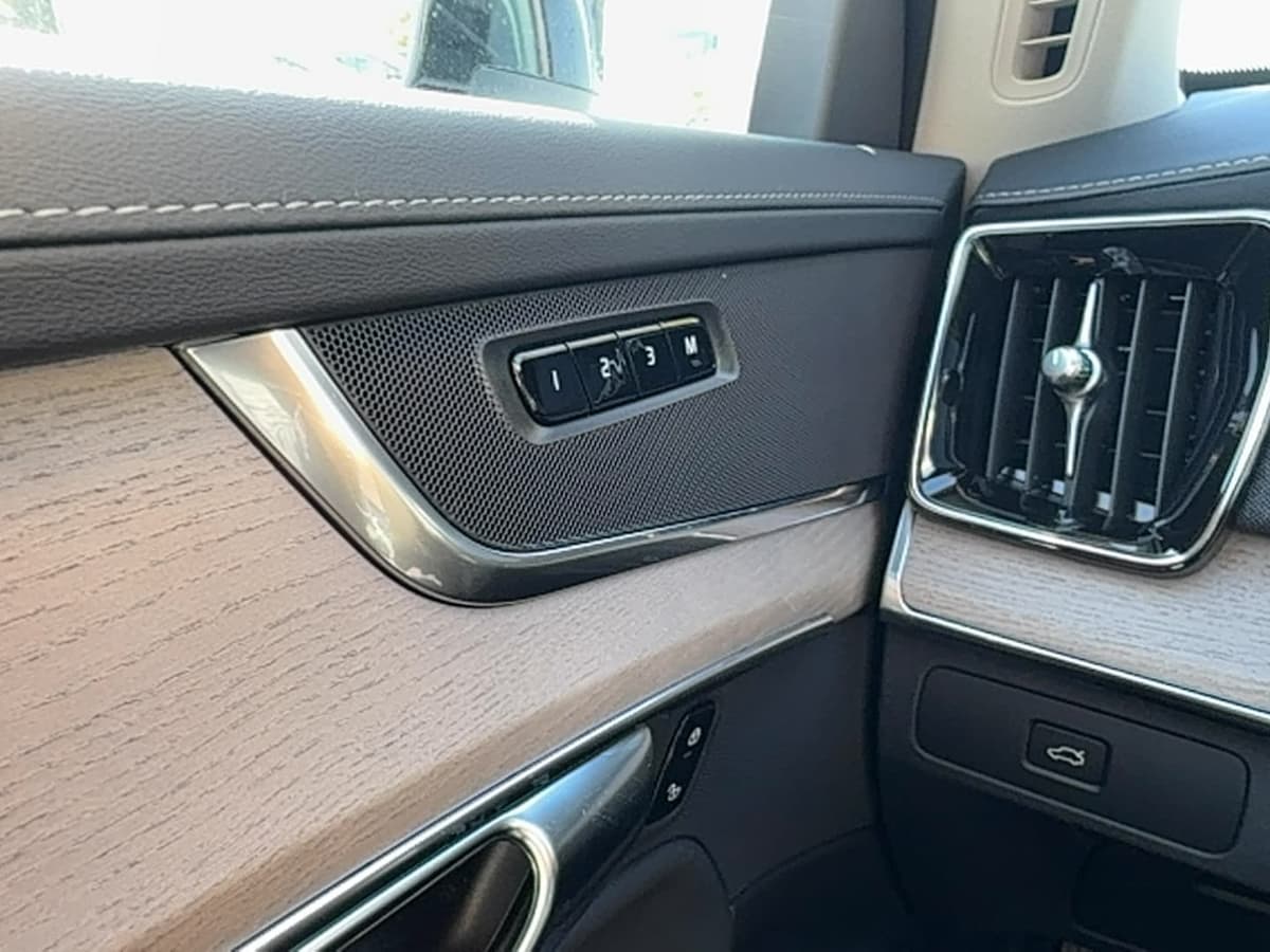 2026 Volvo XC90 - Image 18