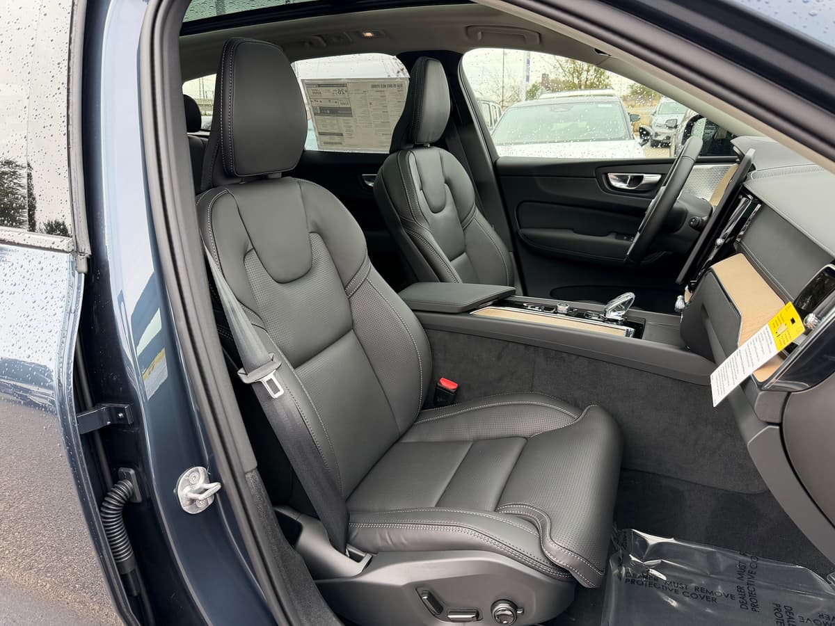2026 Volvo XC60 - Image 8