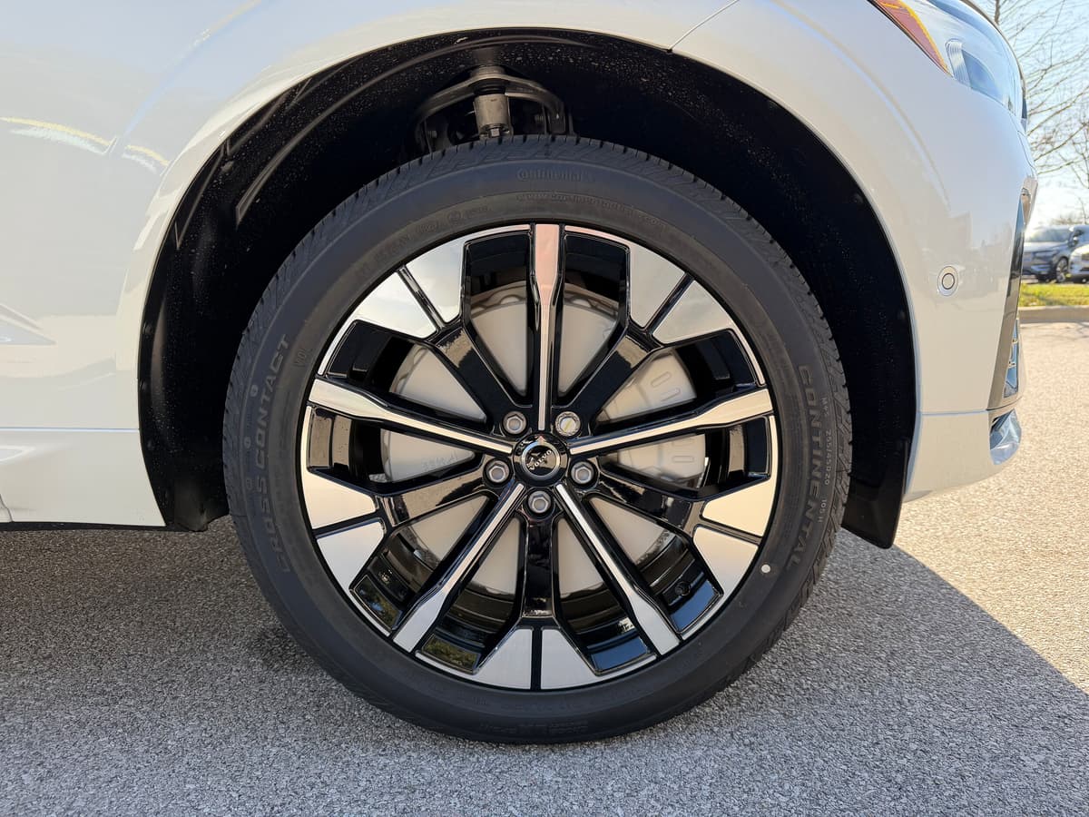 2026 Volvo XC60 plug-in hybrid - Image 5