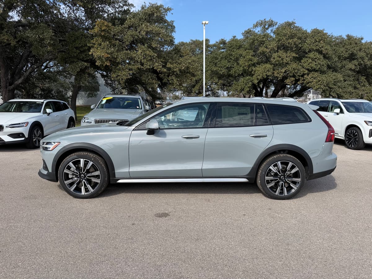 2026 Volvo V60 Cross Country - Image 3