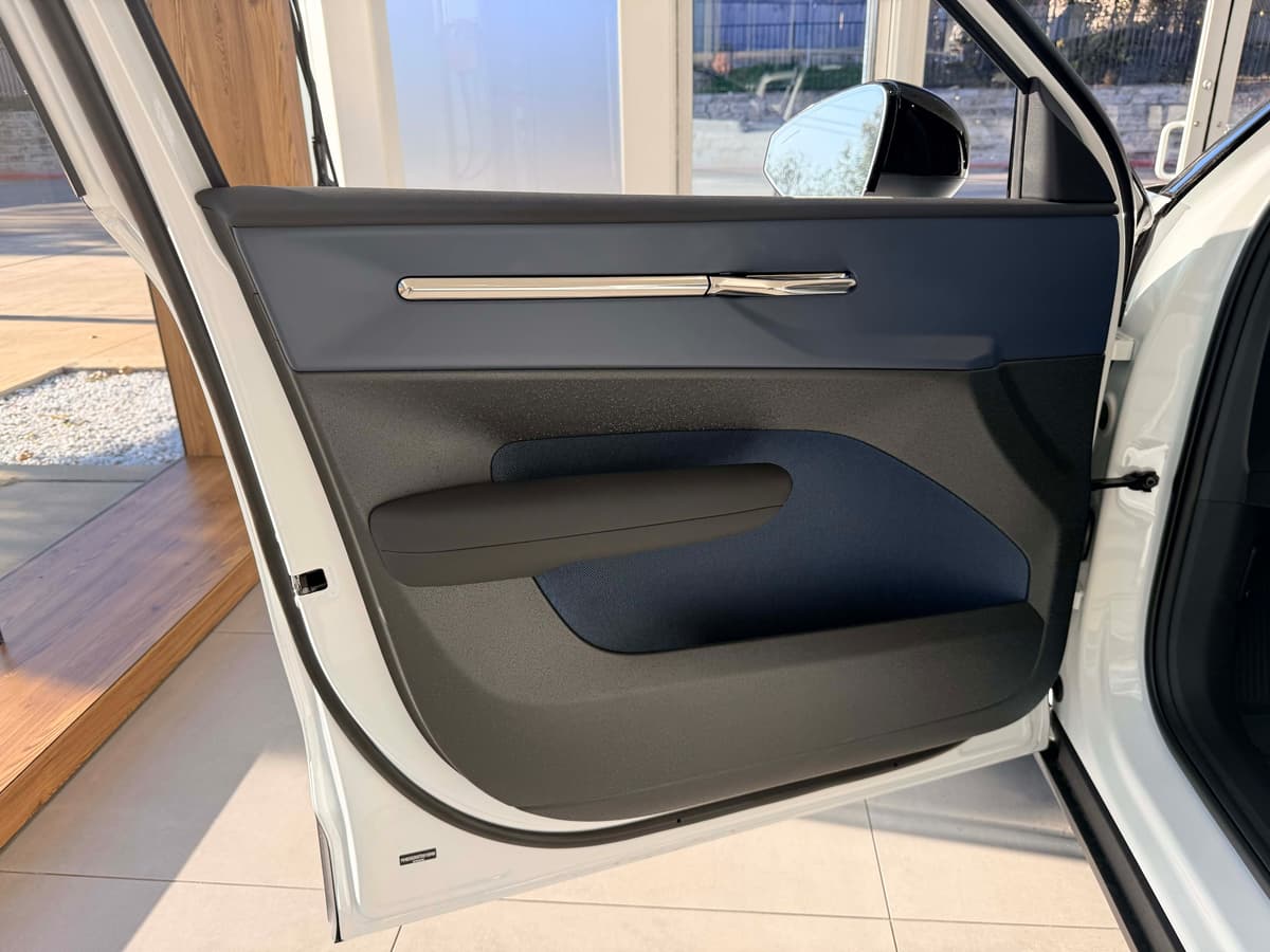 2026 Volvo EX30 - Image 7