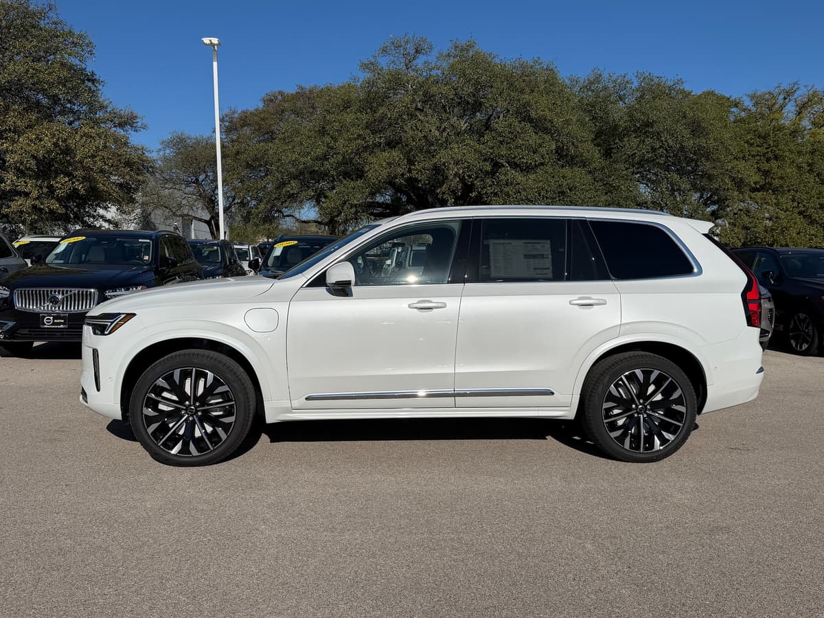 2026 Volvo XC90 plug-in hybrid - Image 3