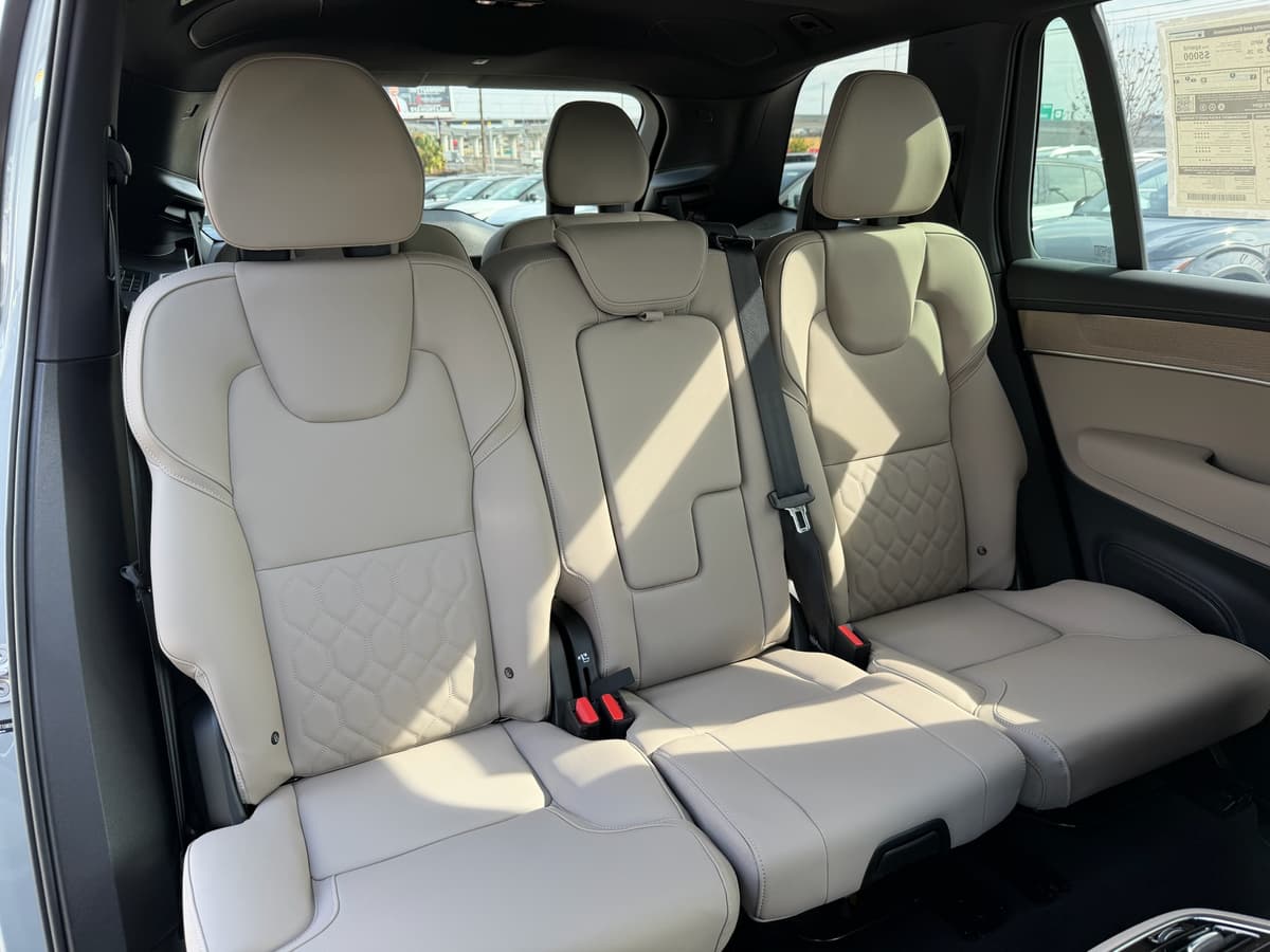 2026 Volvo XC90 - Image 10
