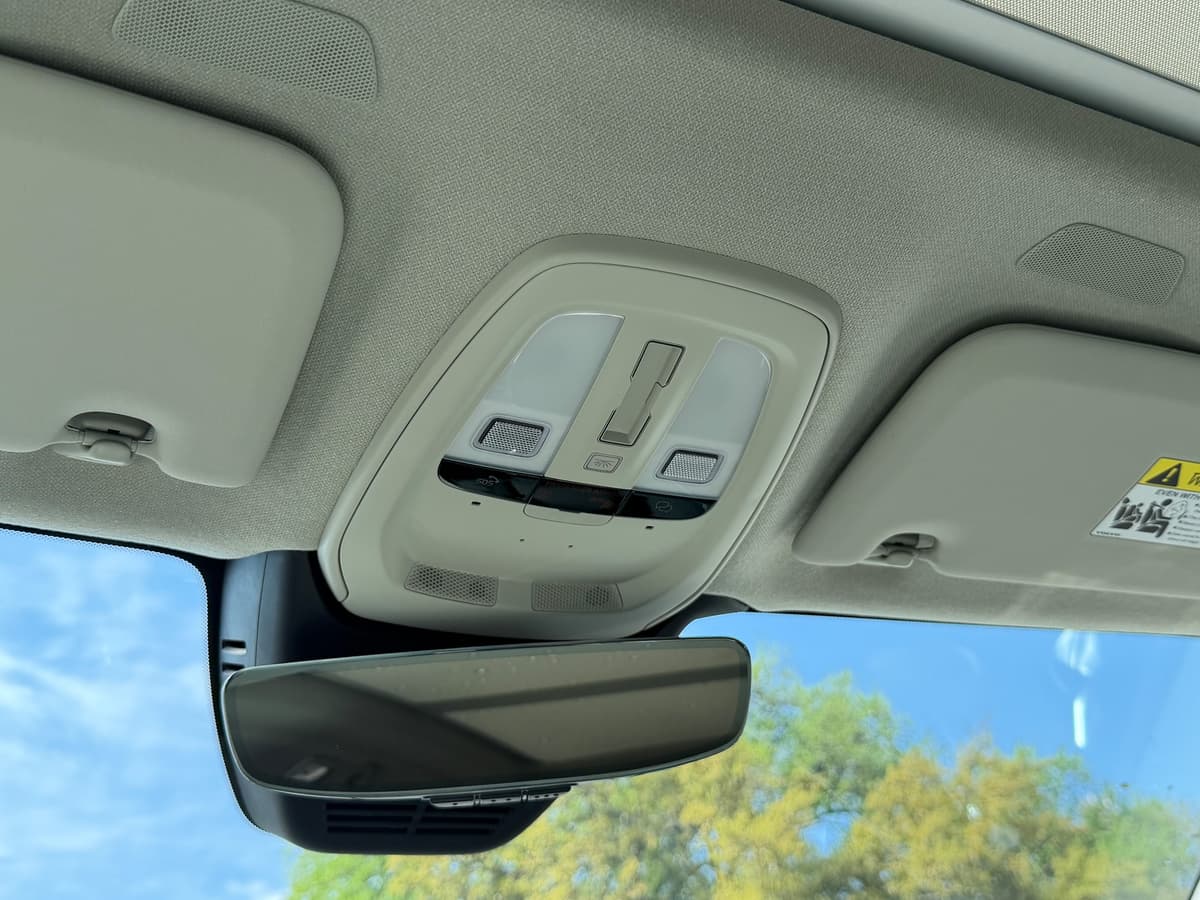 2026 Volvo XC40 - Image 15