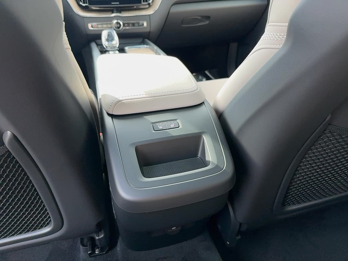 2026 Volvo XC60 - Image 18