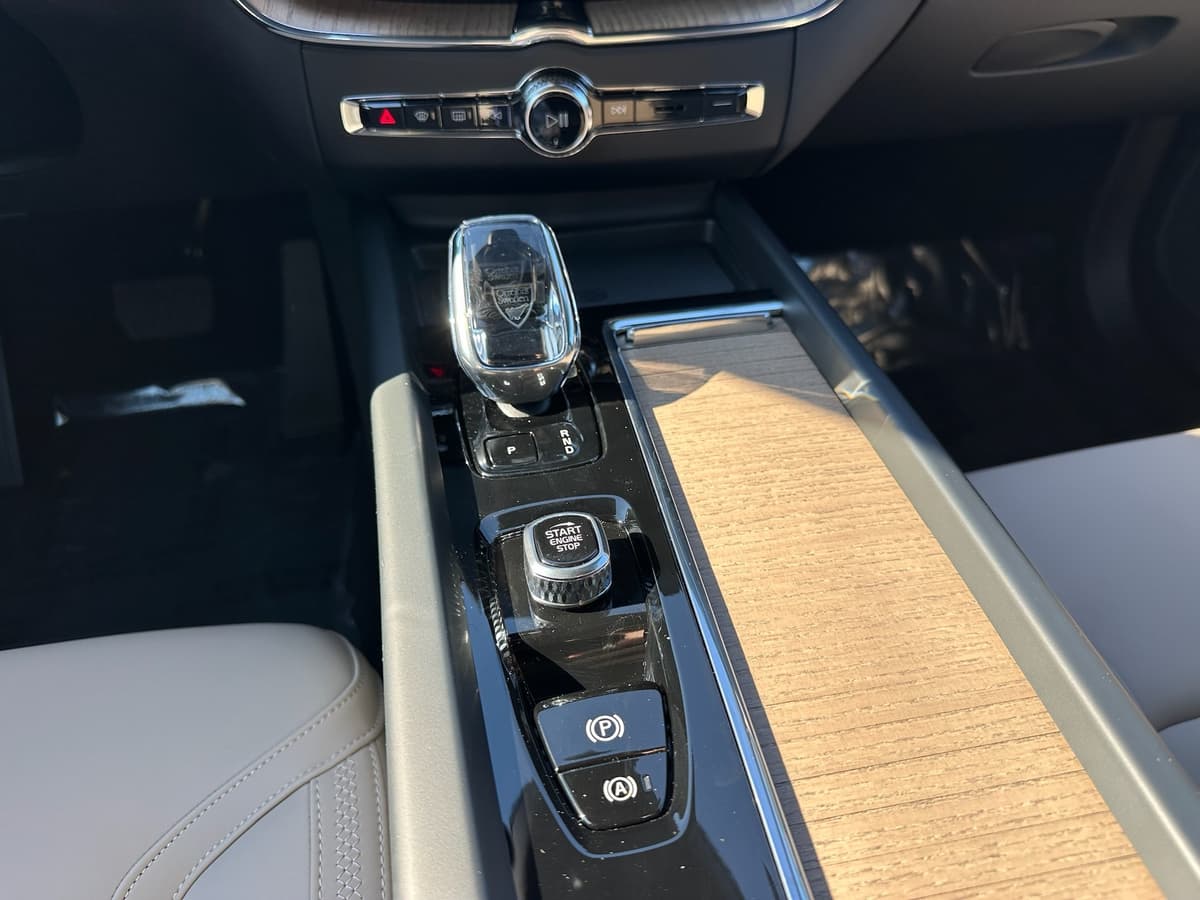 2026 Volvo XC60 - Image 13