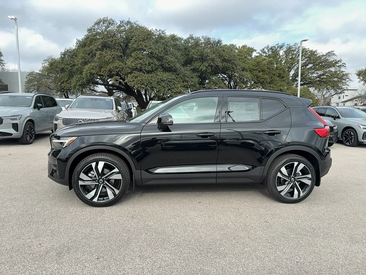 2026 Volvo XC40 - Image 3