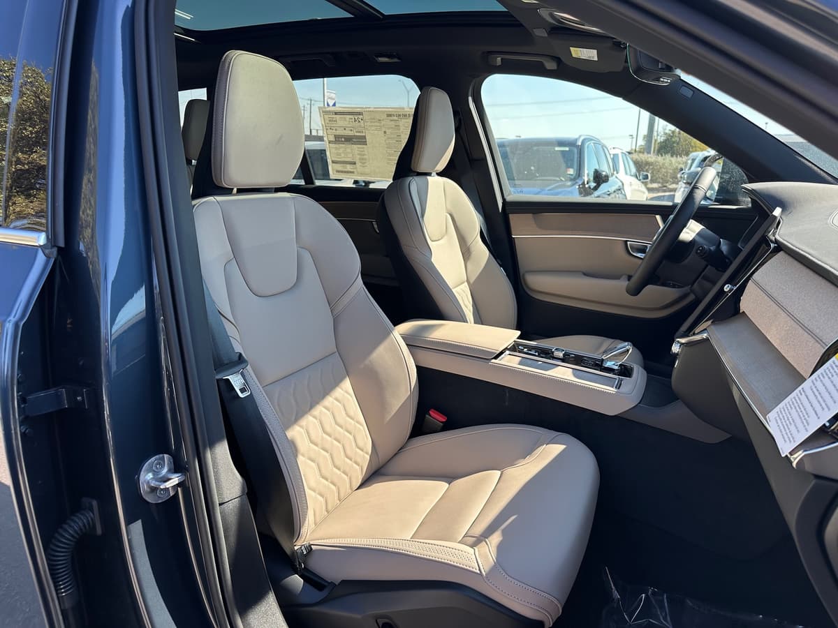2026 Volvo XC90 - Image 8