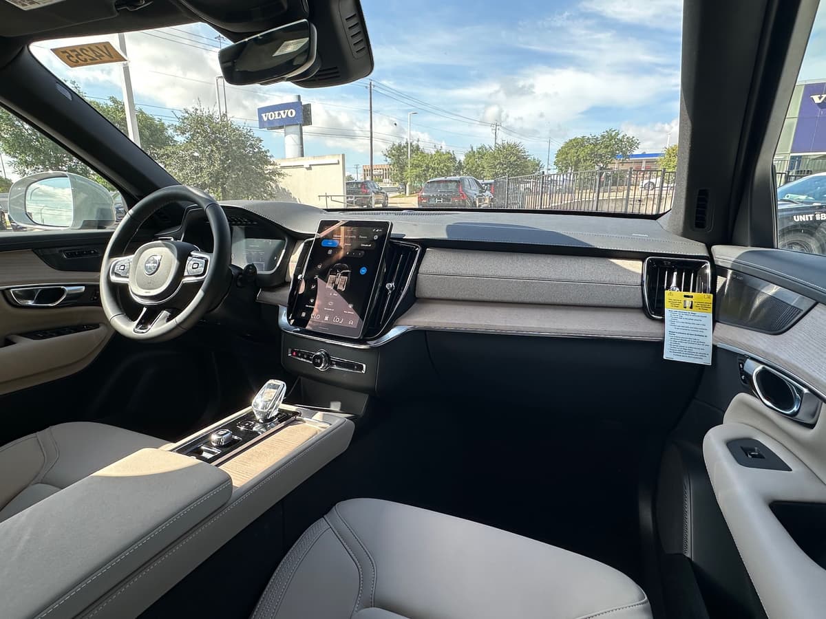 2026 Volvo XC90 - Image 11