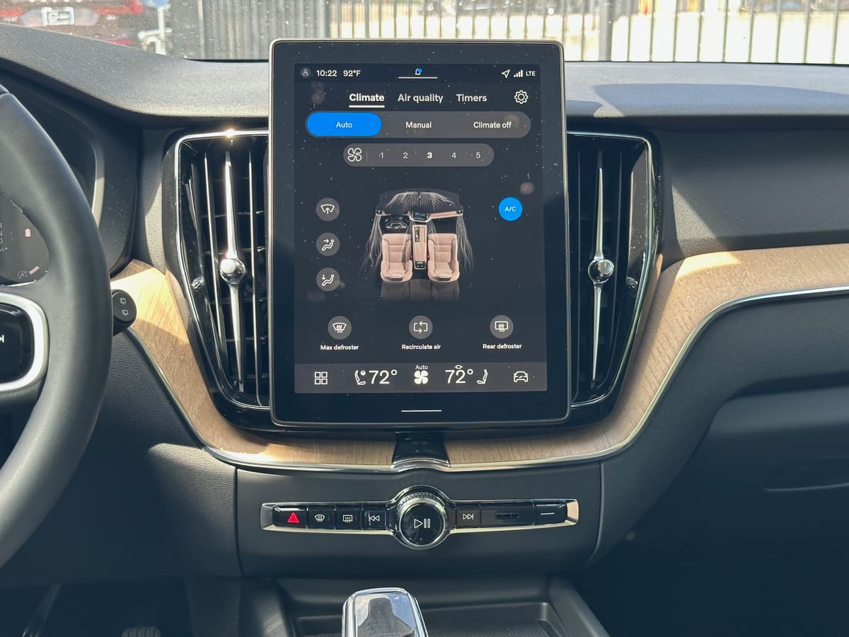 2026 Volvo XC60 - Image 12