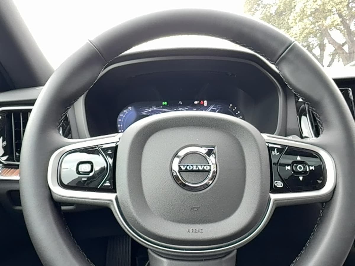 2026 Volvo V60 Cross Country - Image 24