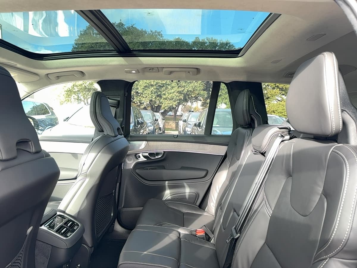 2026 Volvo XC90 - Image 13
