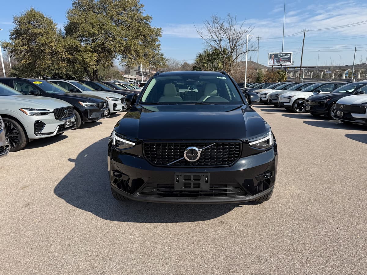 2026 Volvo XC40 - Image 6