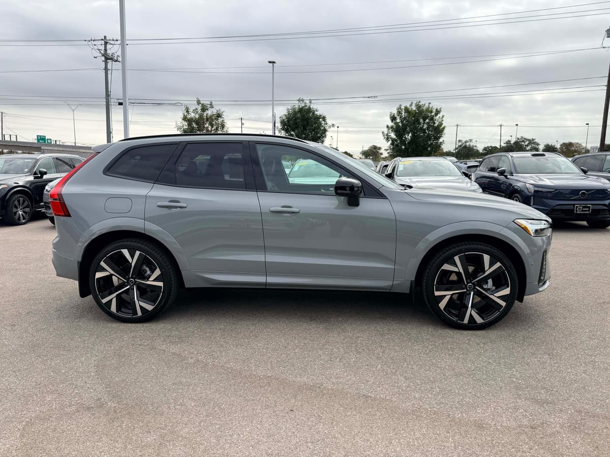 2026 Volvo XC60 - Image 7