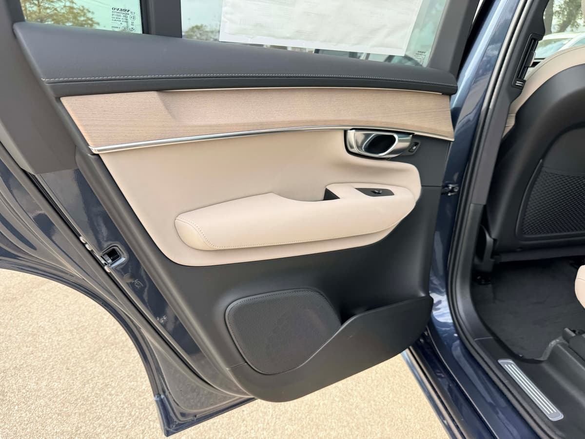 2026 Volvo XC90 - Image 14