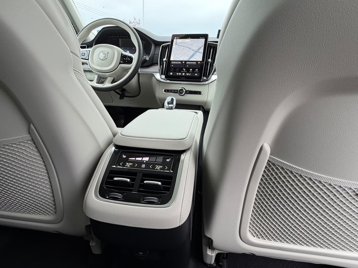 2026 Volvo XC90 - Image 12