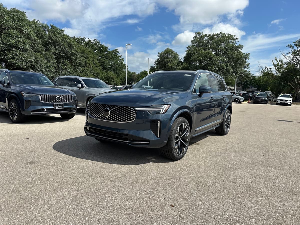 2026 Volvo XC90 - Image 2