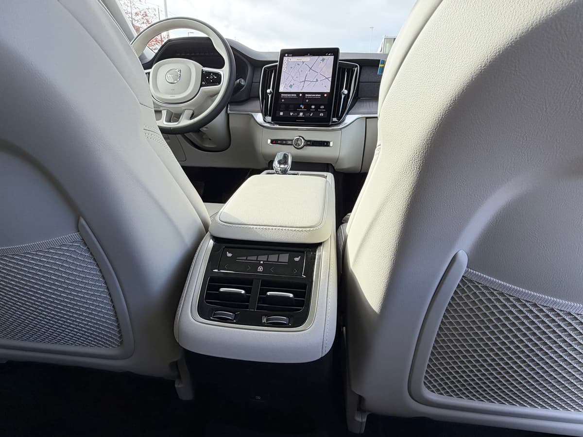 2026 Volvo XC90 - Image 12
