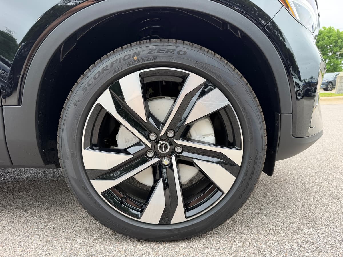 2026 Volvo XC40 - Image 6