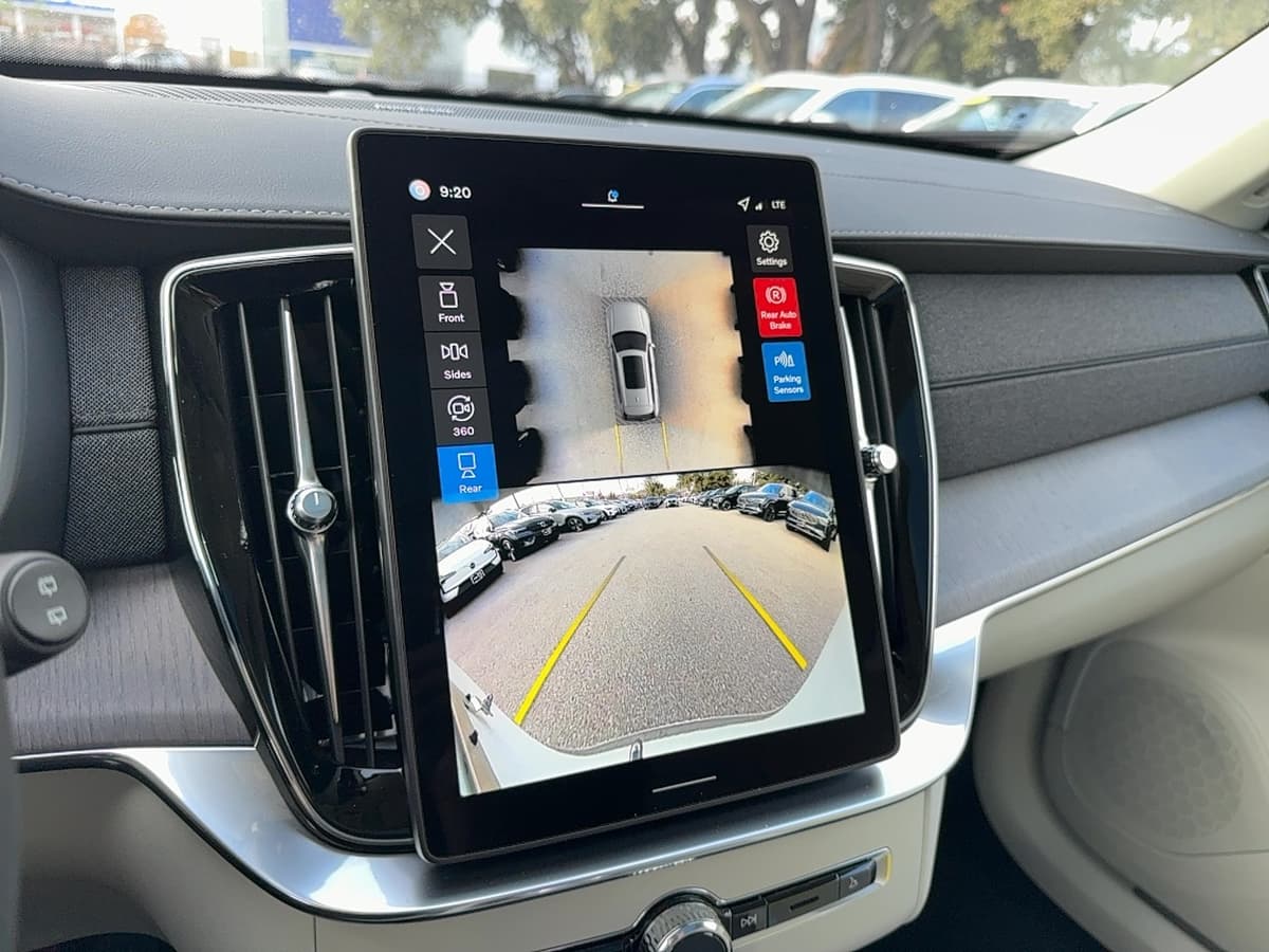 2026 Volvo XC90 plug-in hybrid - Image 21