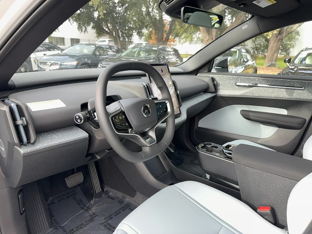 2026 Volvo EX30 - Image 10