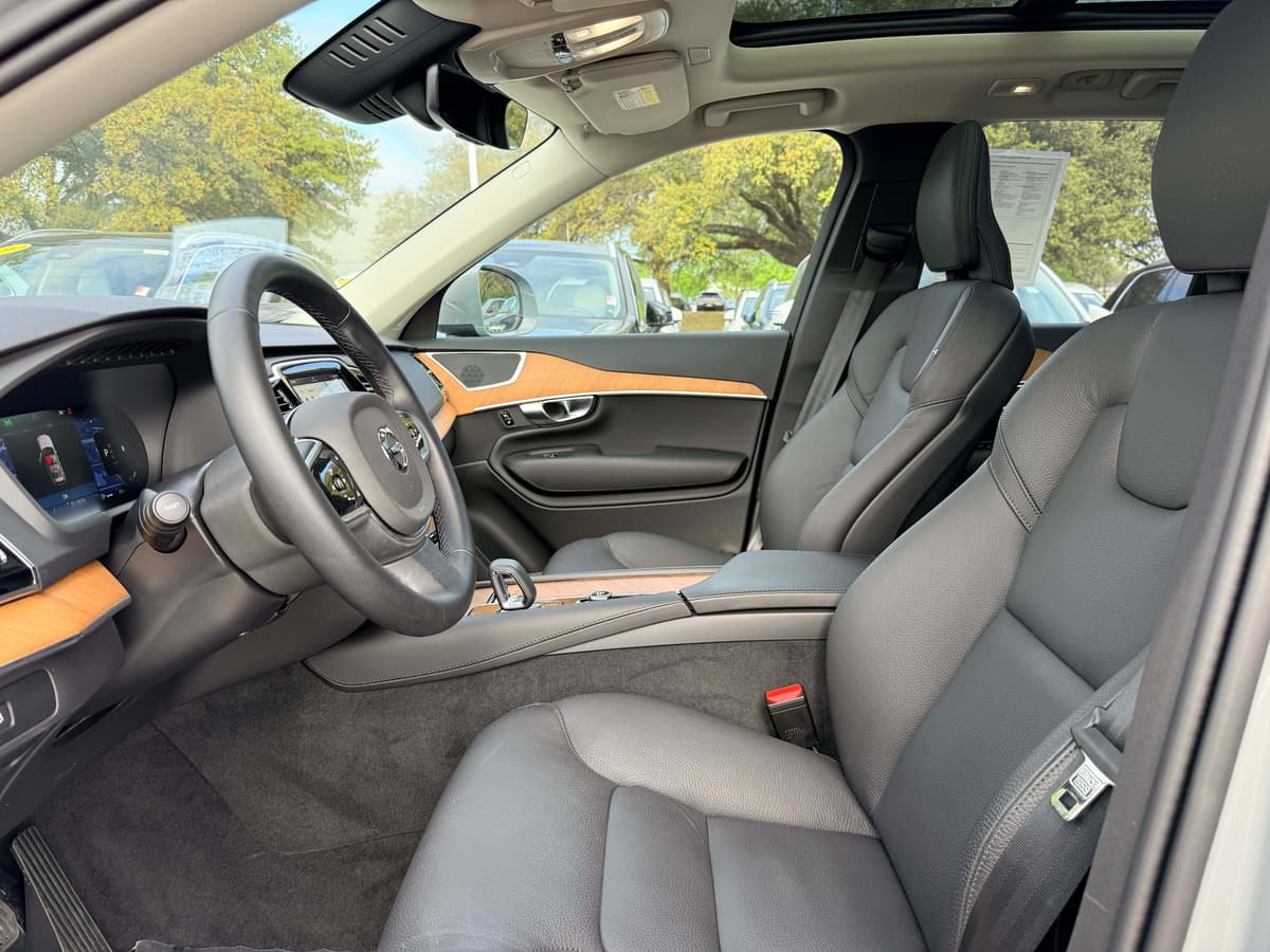 2025 Volvo XC90 - Image 12