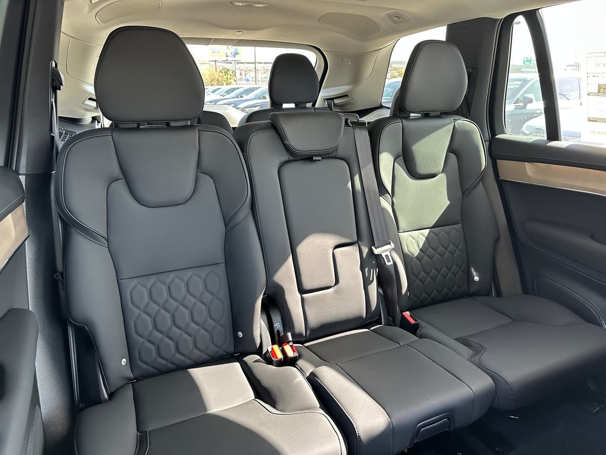 2025 Volvo XC90 plug-in hybrid - Image 10