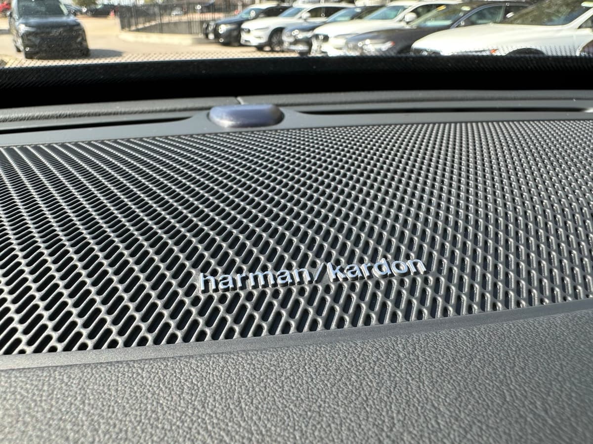 2025 Volvo XC90 plug-in hybrid - Image 15