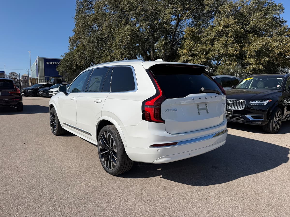 2026 Volvo XC90 plug-in hybrid - Image 4