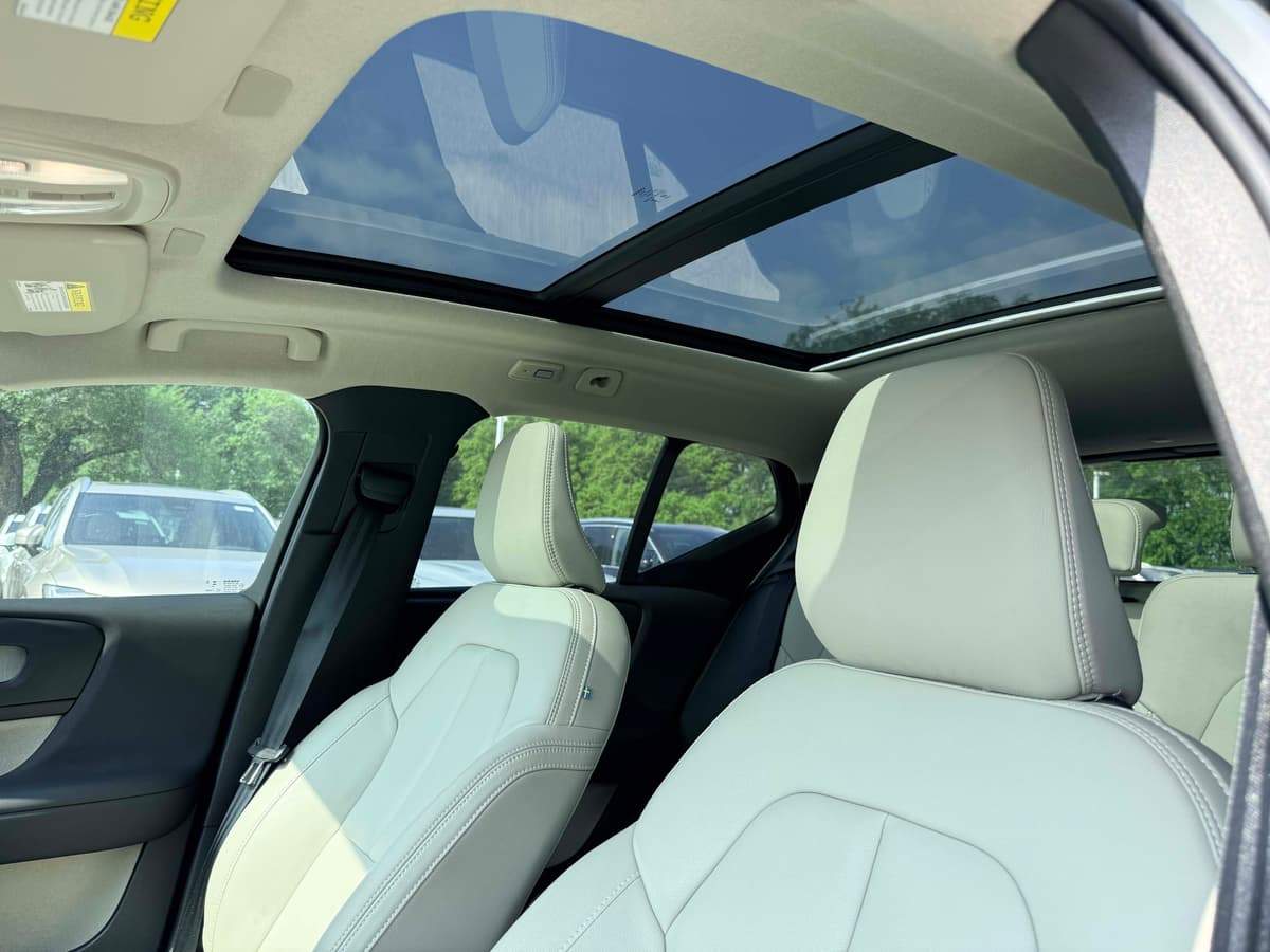 2026 Volvo XC40 - Image 10