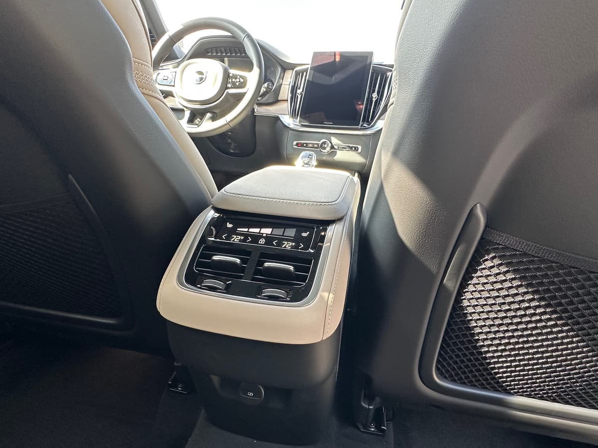 2026 Volvo XC90 - Image 10