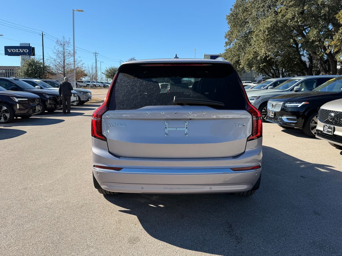 2026 Volvo XC90 plug-in hybrid - Image 4