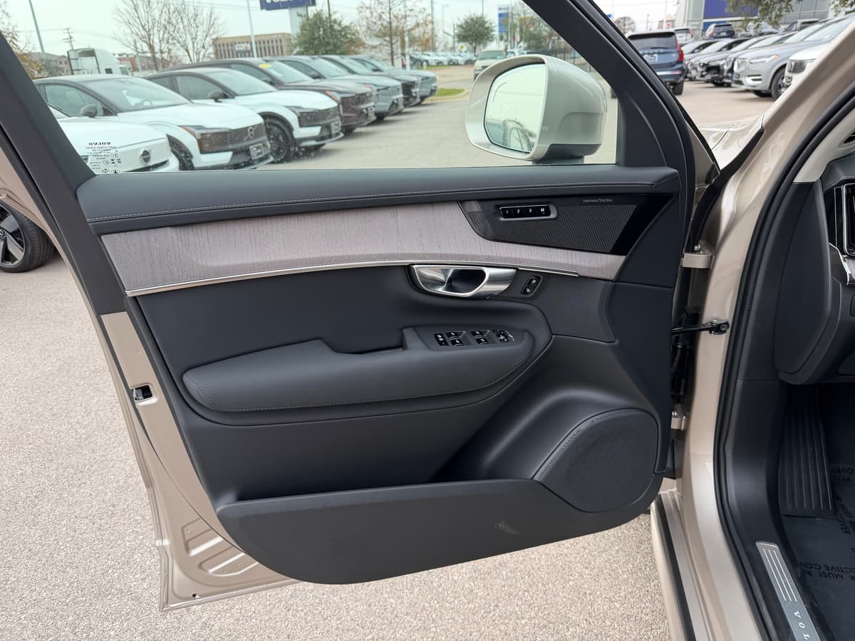 2026 Volvo XC90 - Image 19