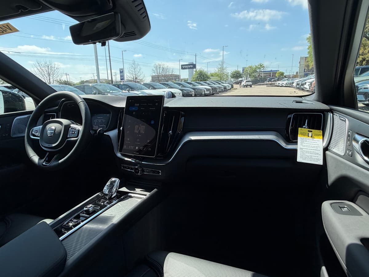 2026 Volvo XC60 - Image 10