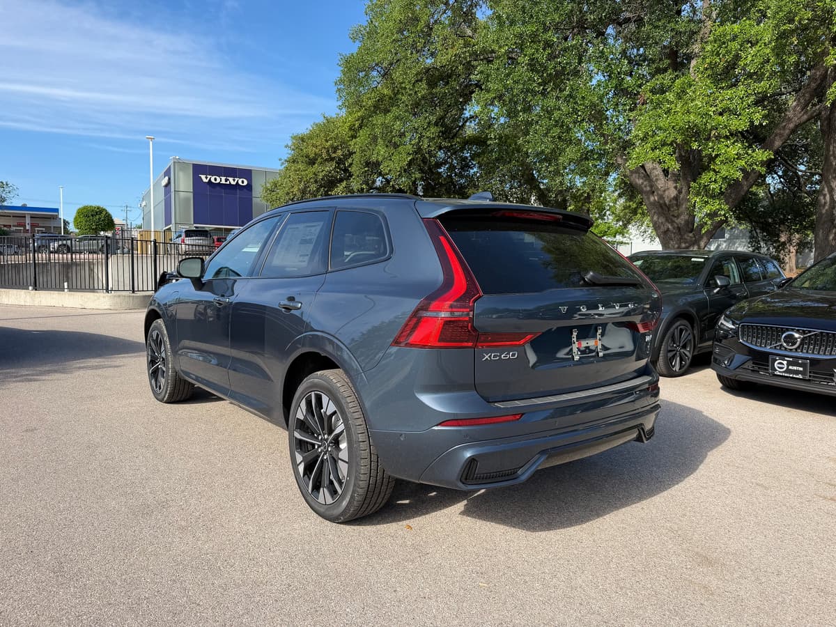 2026 Volvo XC60 plug-in hybrid - Image 4
